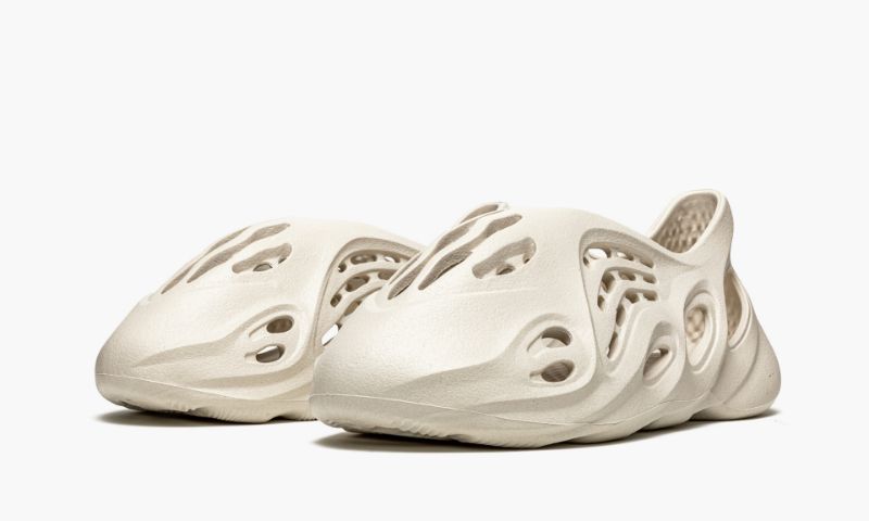 Yeezys Foam RNNR 