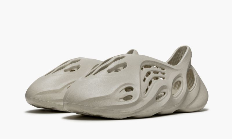 Yeezys Foam RNNR 