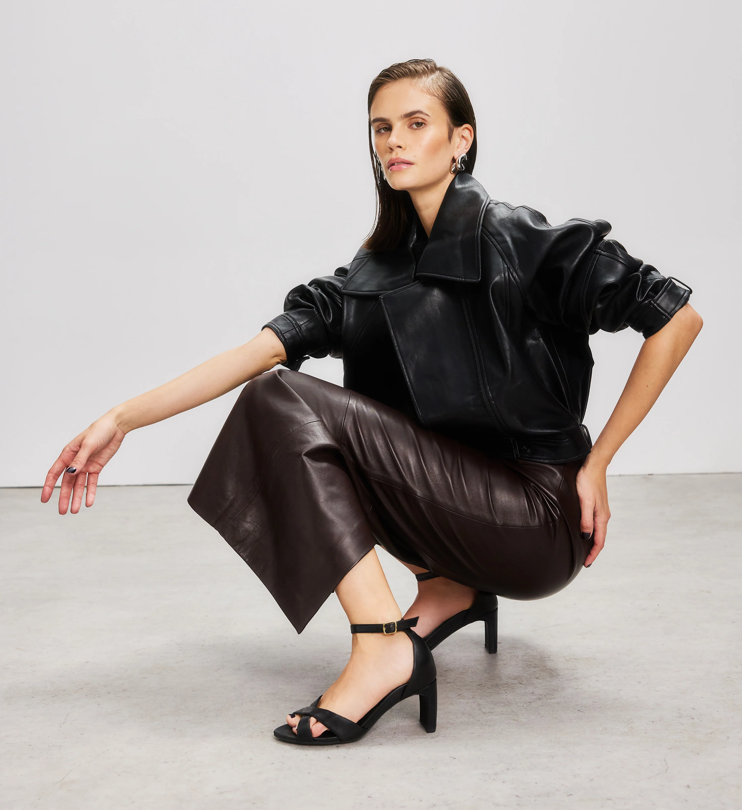 Saltator Black Leather High Heels