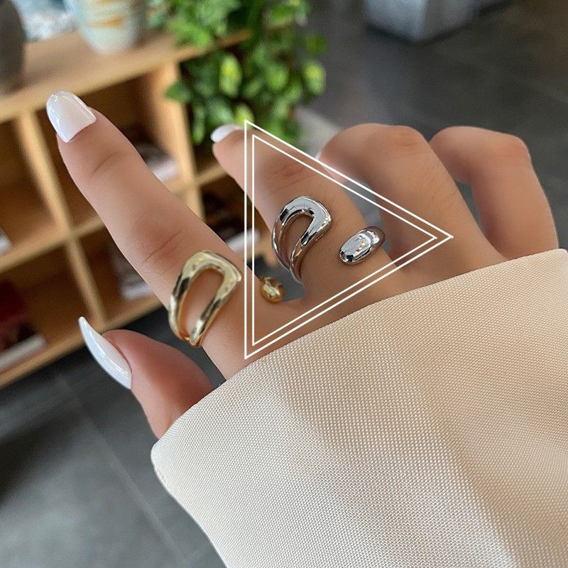 Geometrischer Ring für Mädchen ist einfach und vielseitig