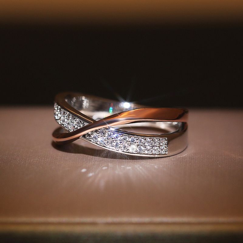 New Trendy Criss Cross Dazzling Rose Golden Micro Paved Zirkon Verlobungsring Für Frauen Hochzeit Prinzessin Braut Kreative Schmuck Liebhaber Geschenk