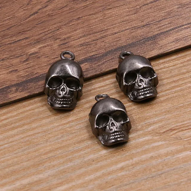 10pcs 3 Farbe Schädel Ghost Kopf Charme Halloween Pend
