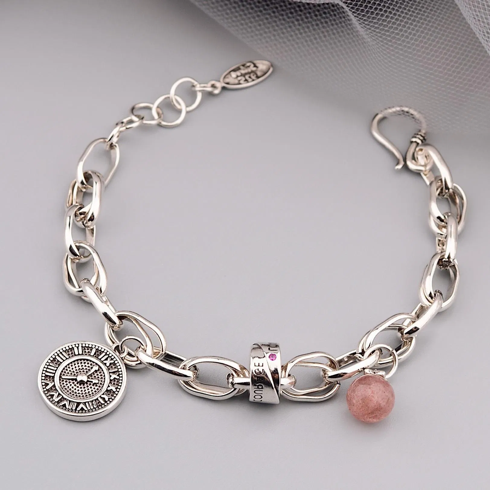 Mode rund Marke Erdbeere Kristall Thai Silber Armband weiblich einfache Persönlichkeit kalter Wind Retro alte schwere Hand Schmuck