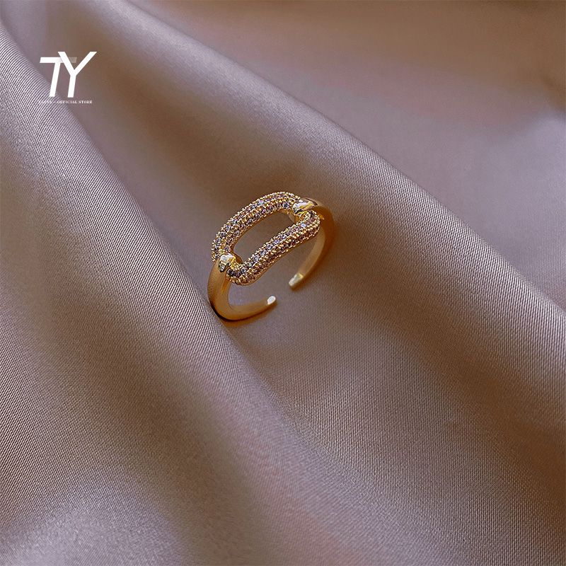 Neue Goth Hollow Out Square Metall Gold Farbe Zirkon offener Ring für Frau Mode glänzende Schmuck Student Party Luxus ungewöhnlicher Ring