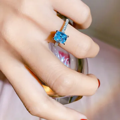 Einfacher Quadrat Blauer Zircon Ring für Frauen