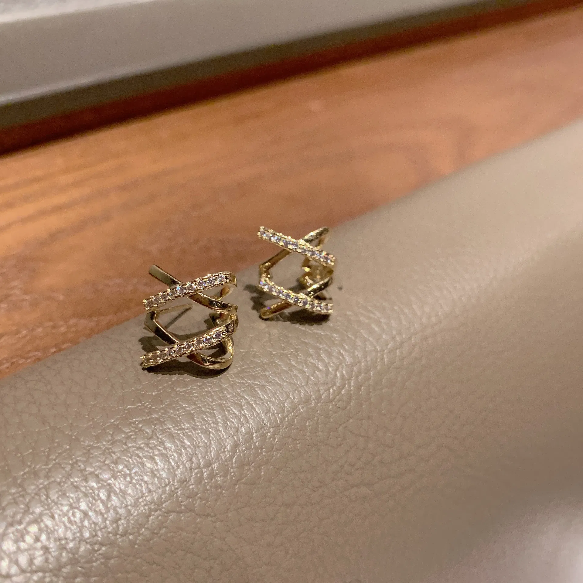 Micropaved Zircon Cross Ohrringe Silber Post