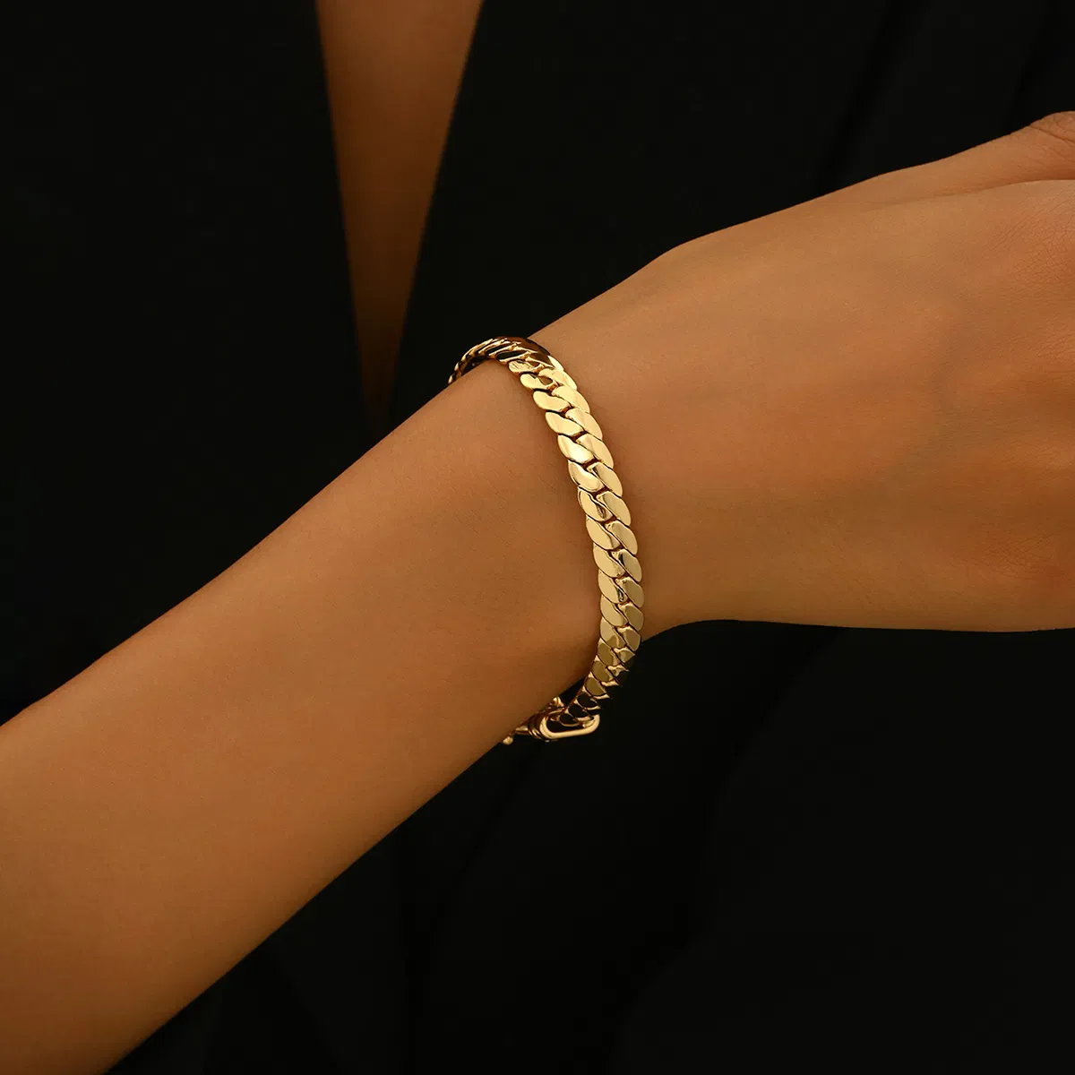 Klassisches Goldplattenkettenarmband - minimalistischer Stil für alltägliche Eleganz