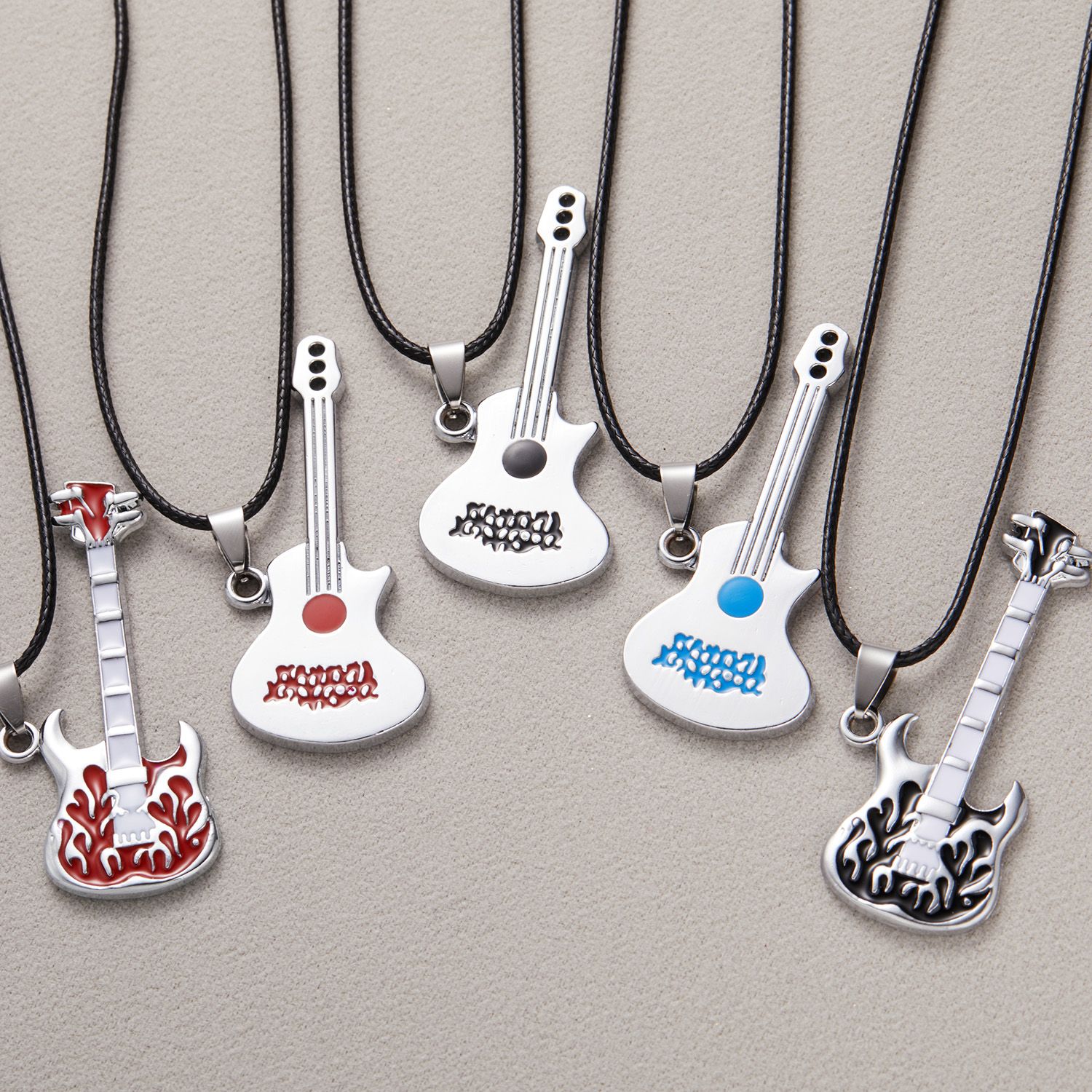 Einzigartige Violine Gitarren Anhänger Halskette Frauen Männer Hip Hop Schmuck Stahl Charme Klaviekelle Kette Hals Accessoires Party Geschenke Halsbands