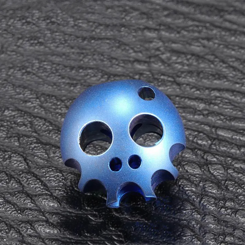 Titanium Bucktooth Schädel Anhänger Messer Anhänger