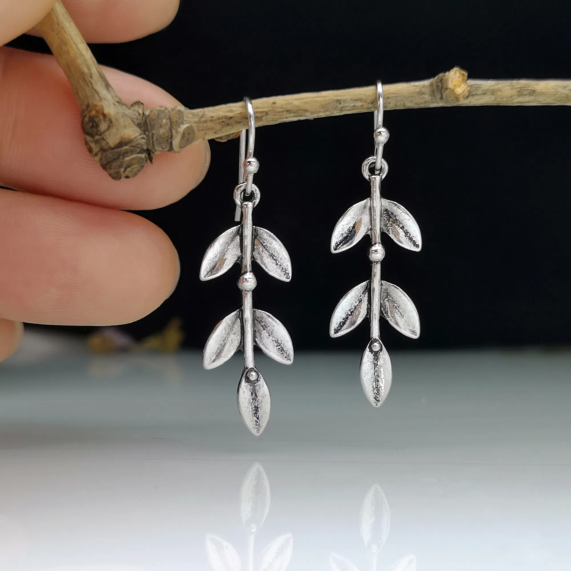 Long Leaf Shape Hang Drop Ohrringe exquisite Vintage-Stil Ohrschmuck Dekor Boho Stil
