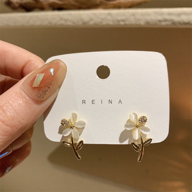 S925 Silber Nische Design Fünf Blätter Blumen Ohrringe