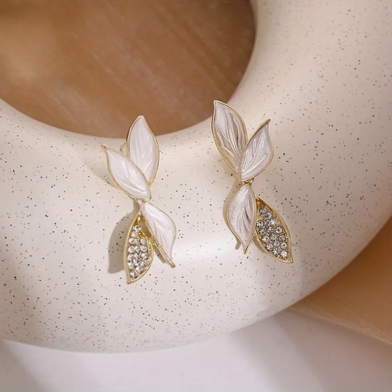2023 neue Trendy Mode Temperament Nische Design Sense Leaf Ohrringe Damen High-End Sense Ohrringe Herbst und Winter Ohrschmuck
