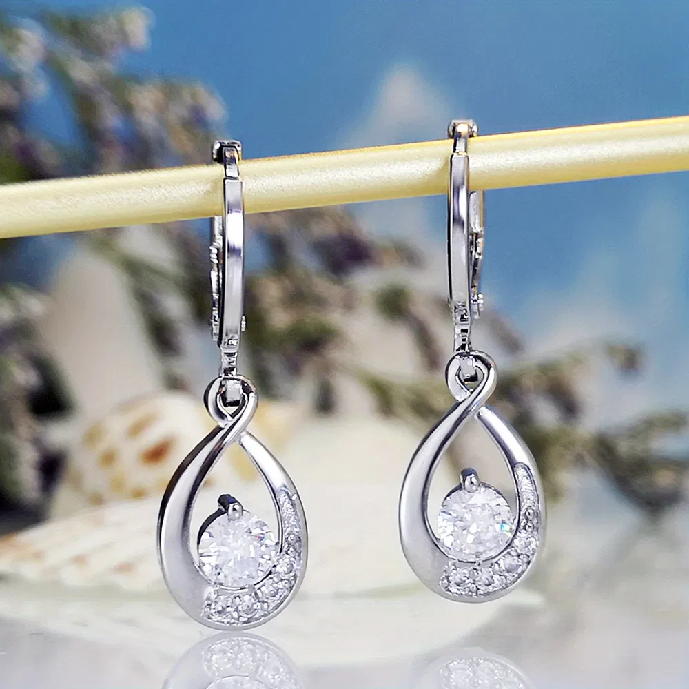 Hohl Tränentropfenform mit funkelnder Zirkon-Dekor Dangle Ohrringe Elegant Luxus-Stil Kupfer Silberplatte Schmuck täglich Casual
