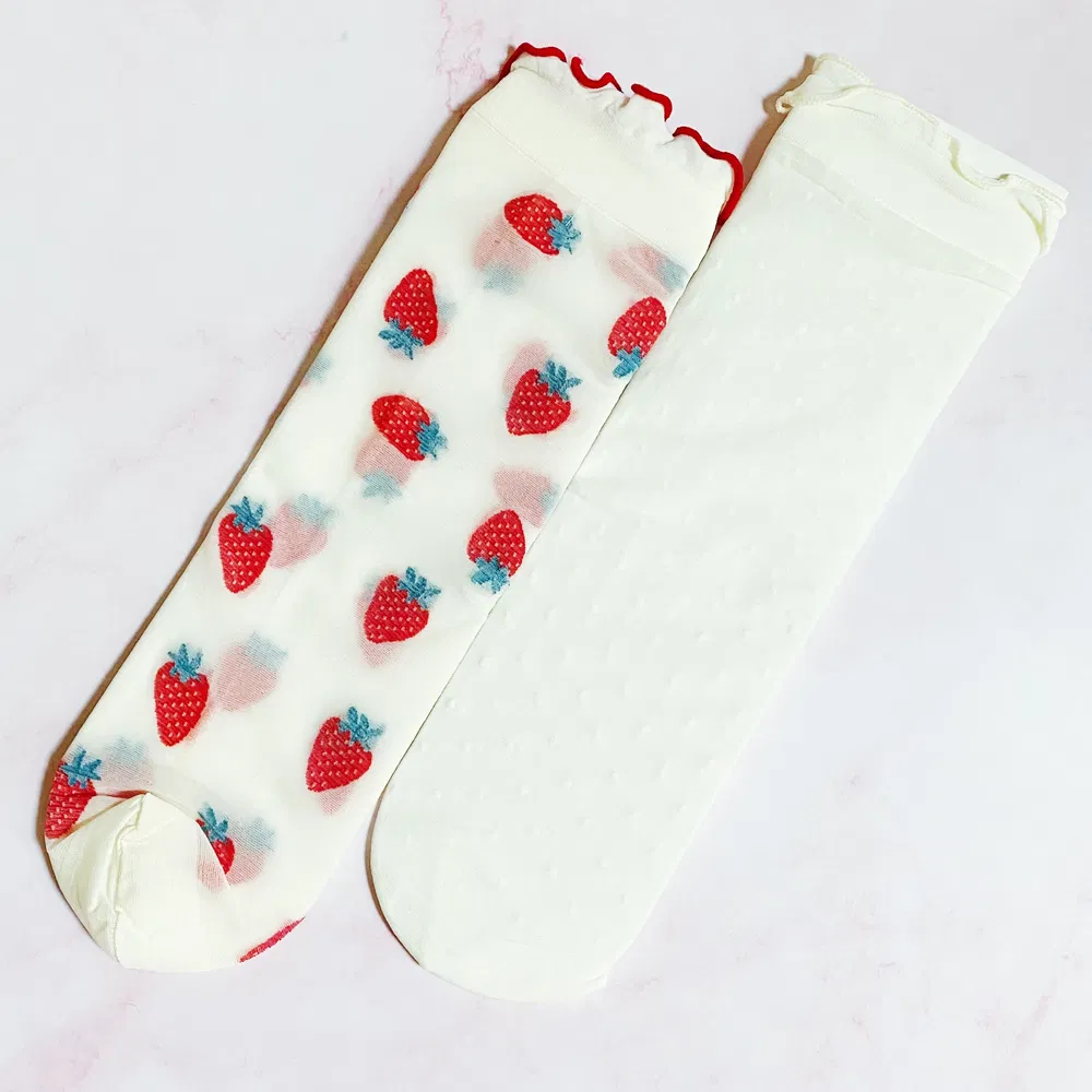 Punkte und Erdbeeren schiere Socken Set von 2 Paaren