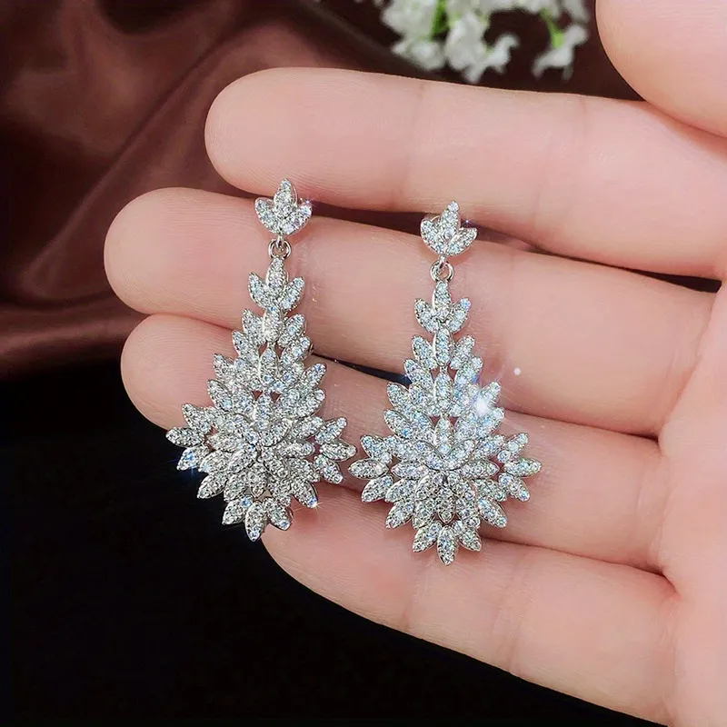 Elegant Luxus-Stil glänzender Zirkon Dekor Dangle Ohrringe Silberplated Material für Frauen Hochzeit Verlobung Bankett Schmuck exquisite Geschenk