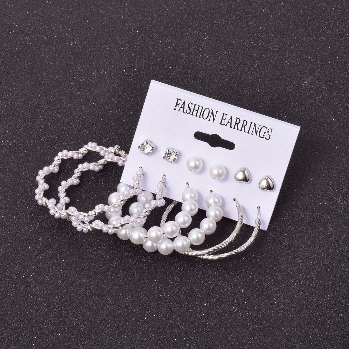 Europäische und amerikanische Mode beliebte Metallgeometrie unregelmäßige Perlen Ohrringe Vintage Pearl Little Daisy Love Heart Ohrringe