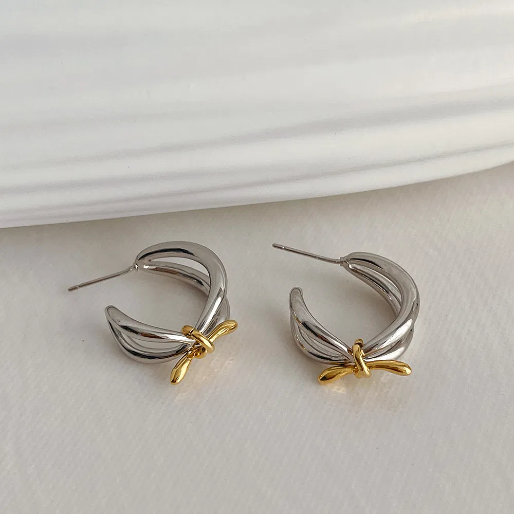 Elegante Gold - und Silberkontrastsfarbe C-Ohrringe