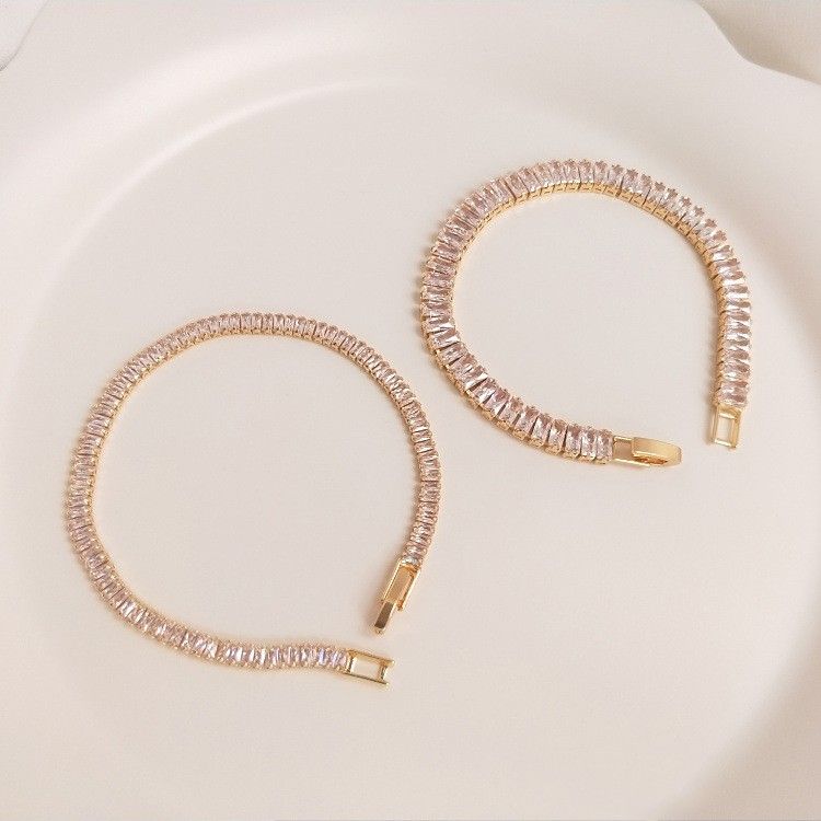 14K Gold gekleidet Rechteckige T-Quadrat Zirkonia Farbe Bewahrung Fertigkette
