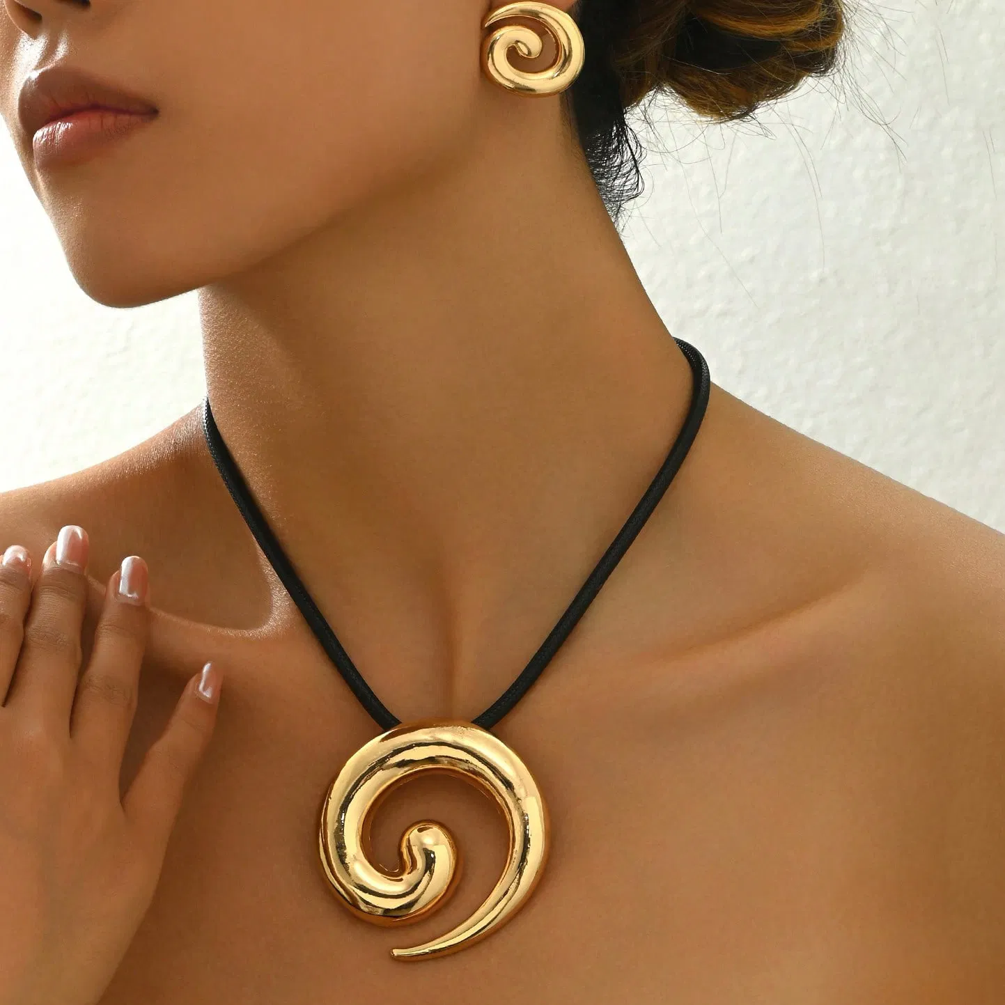 Spiral Swirl Anhänger Halskette und Ohrringe Set