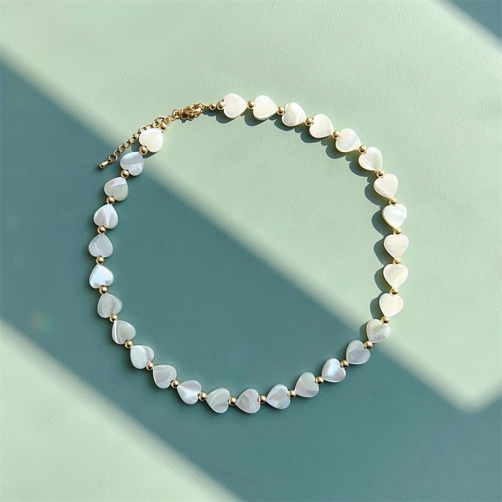 Fügen Sie Ihrer Schmuckkollektion einen Hauch von Luxus hinzu mit unserer Natural Shell Star Heart Choker Kette - das perfekte Geschenk für Frauen!