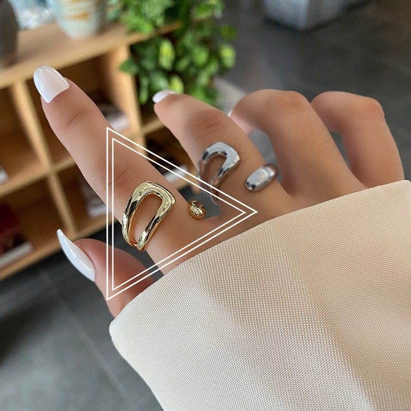 Geometrischer Ring für Mädchen ist einfach und vielseitig