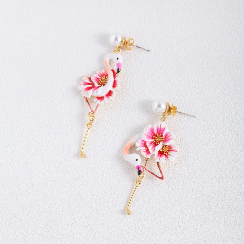 Europäische und amerikanische Schmuck Großhandel Schöne Mori-Stil Hand gemalt farbige Emaille Glasur Flamingo modische Ohrringe Ohrringe gemischte Charge Weiblich