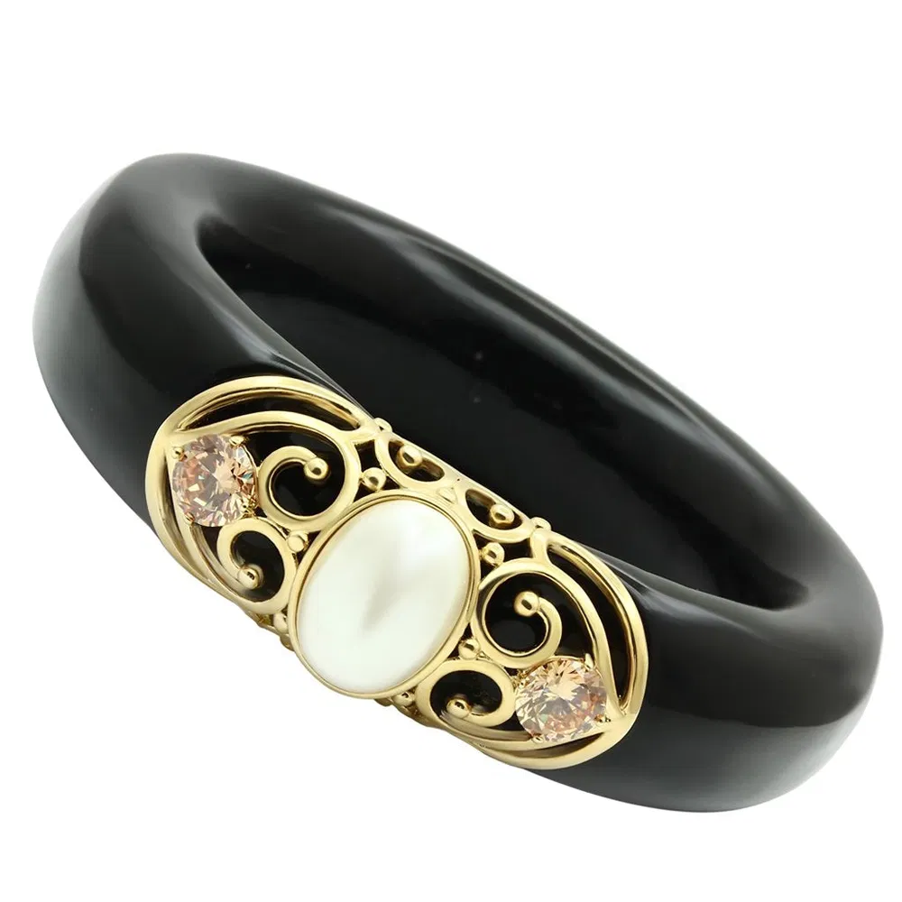 VL032 - IP Gold (Ion Plating) Brass Armband mit synthetischer Perle in Weiß