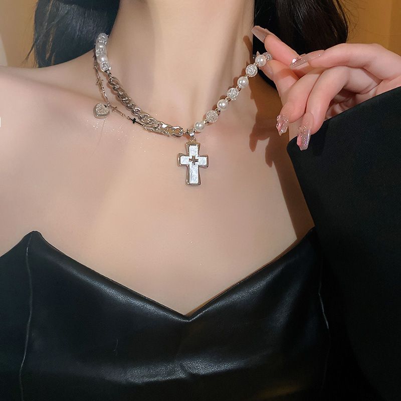 Titanium Stahl Kreuz Liebe Anhänger mit Faux Perlenkette Kette Weihnachtsgeschenke Pullover Kette für Frauen Mädchen (mit Geschenkbox)
