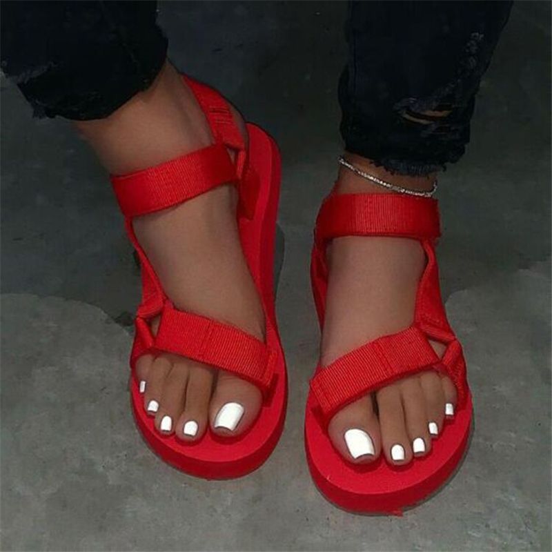 2022 neue Damen Sommer weiche Slip Sandalen Frau Schnallen Gurt Schaum Sole langlebige Sandalen Damen Outdoor Casual Strand Schuhe