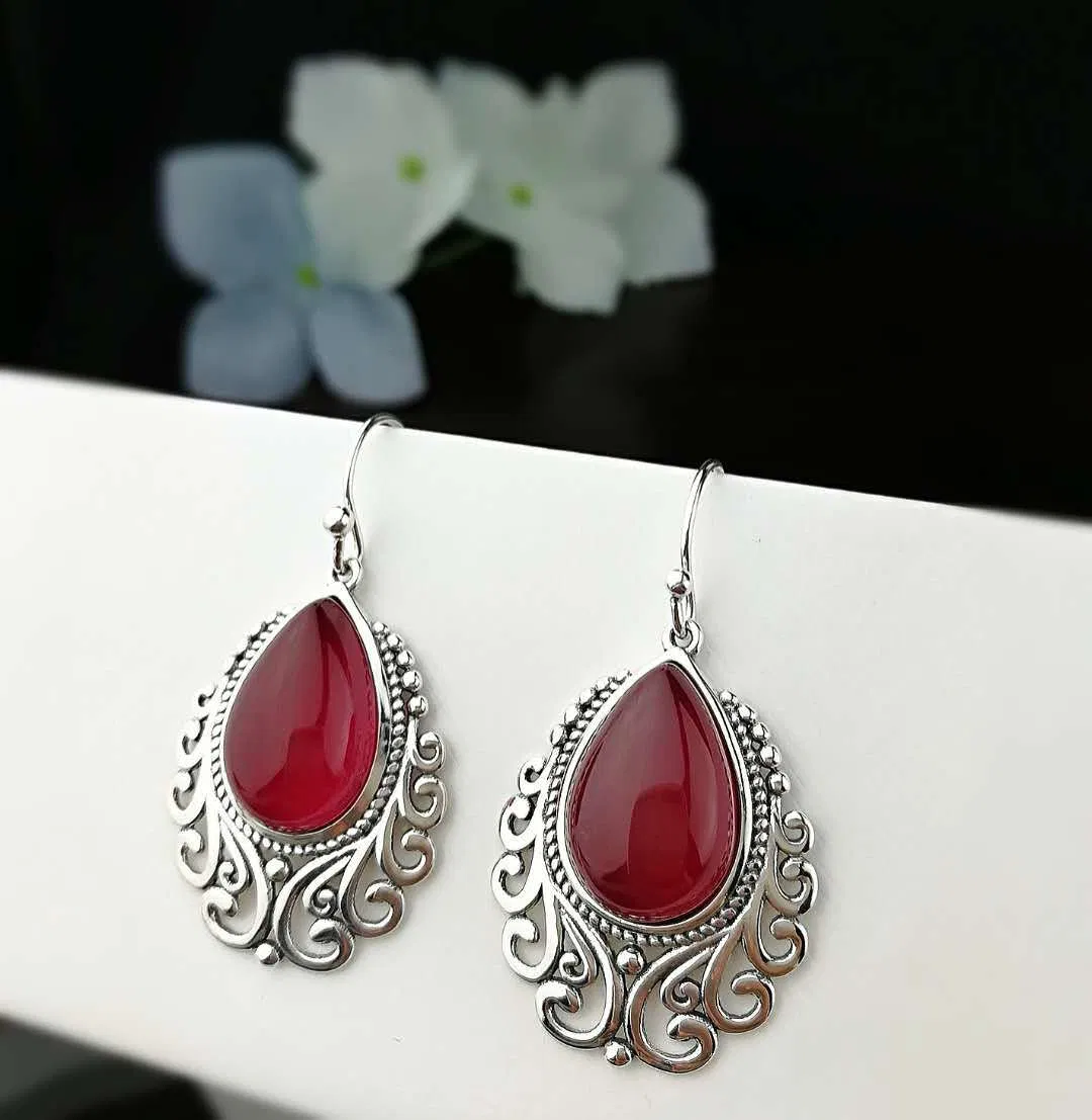 S925 Silberschmuck Retro Wassertropfen Rot Corundum Ohrringe Hohl Muster Ohrringe Ohrhaken