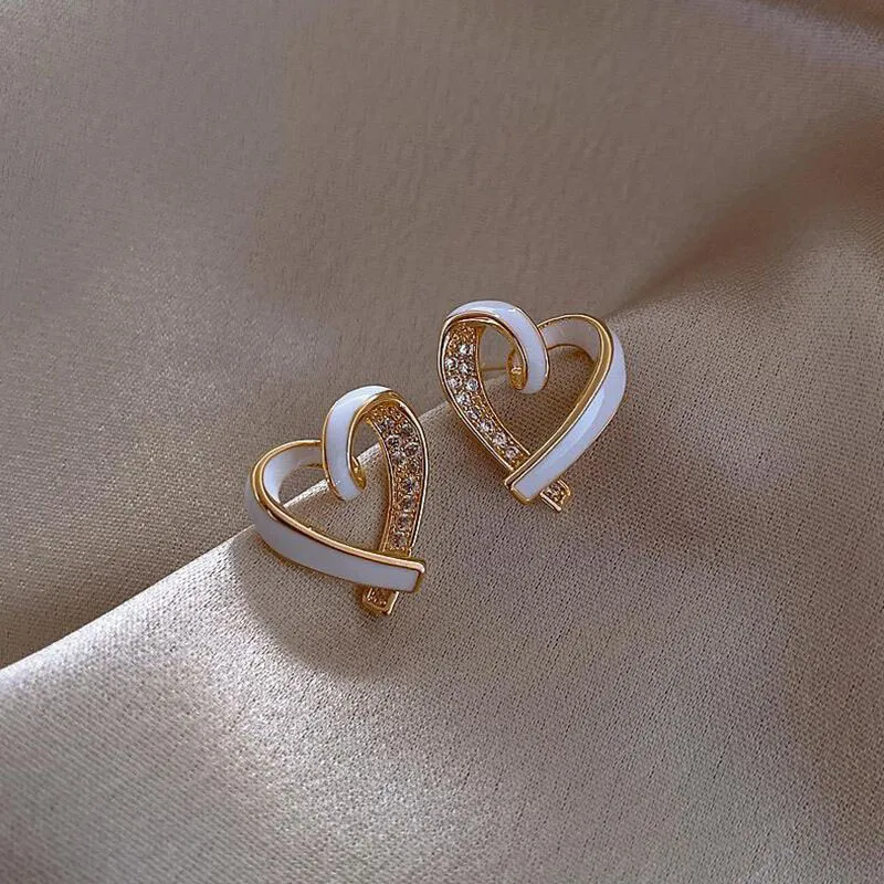 Exquisite Liebe Ohrringe weibliches Design Sinn