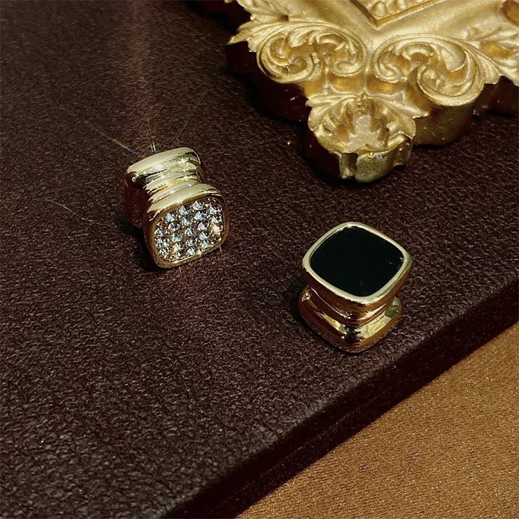 Neue Retro Damen Diamant-Eincrusted Square Magnetic Ohrringe