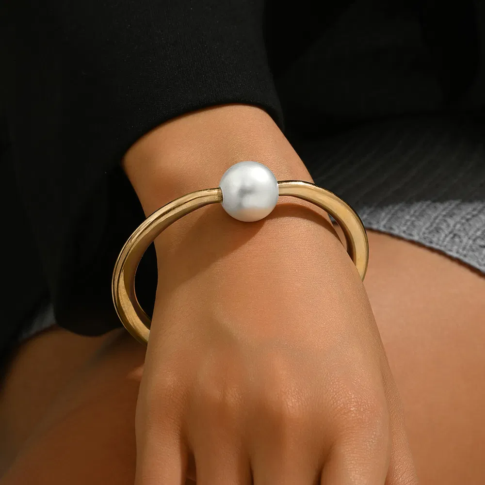 14 - Karat-Gold - Plated Pearl Bangle Armband - Strahlende und zeitlose Eleganz