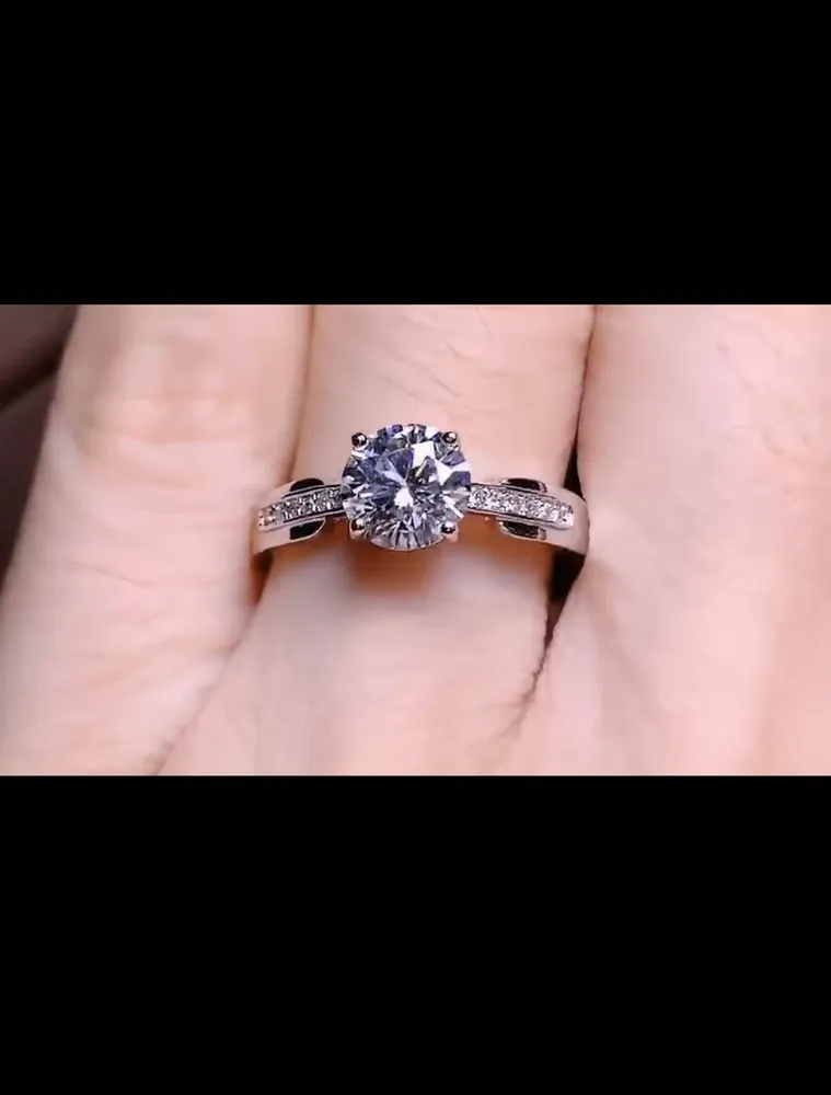 Ein Karat Moissanit-Ring 925 Silber Platin Plating Simple Style