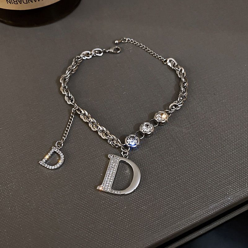 Diamond Letter D Fringe Chain Armband Fashion Design
