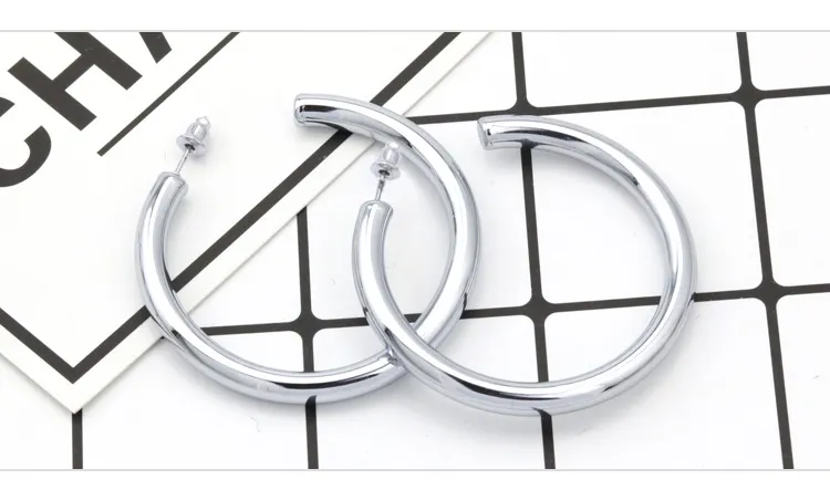 Metall-sensitive Oberfläche C-Ring Ohrringe Titan-Stahl