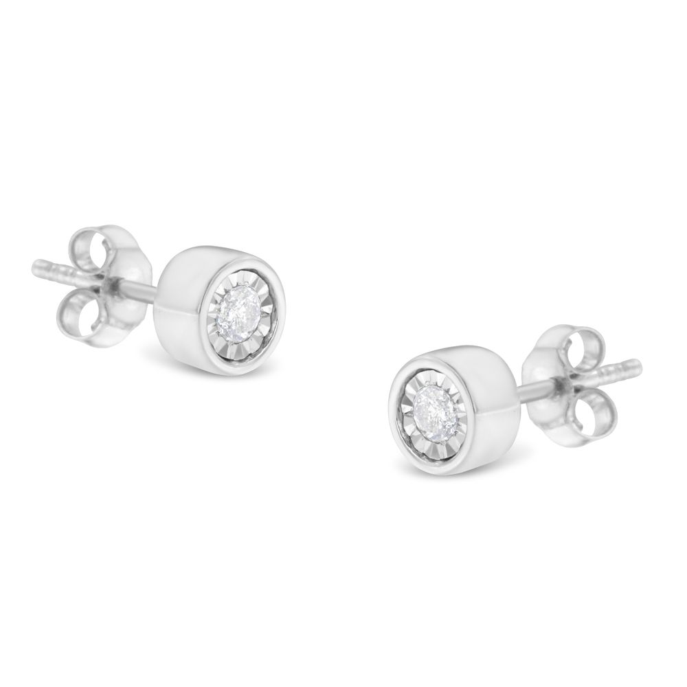 .925 Sterling Silber 1 / 5 Cttw Round Brilliant-Cut Near Farbless Diamond Miracle-Set Bezel Barrel Style Stud Ohrringe (I-J Farbe, I2 - I3 Klarheit)