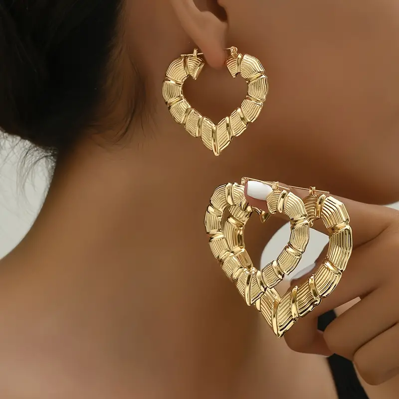 Goldene Herzen-förmige Bambus - Ohrringe - Statement Schmuck für jeden Anlass