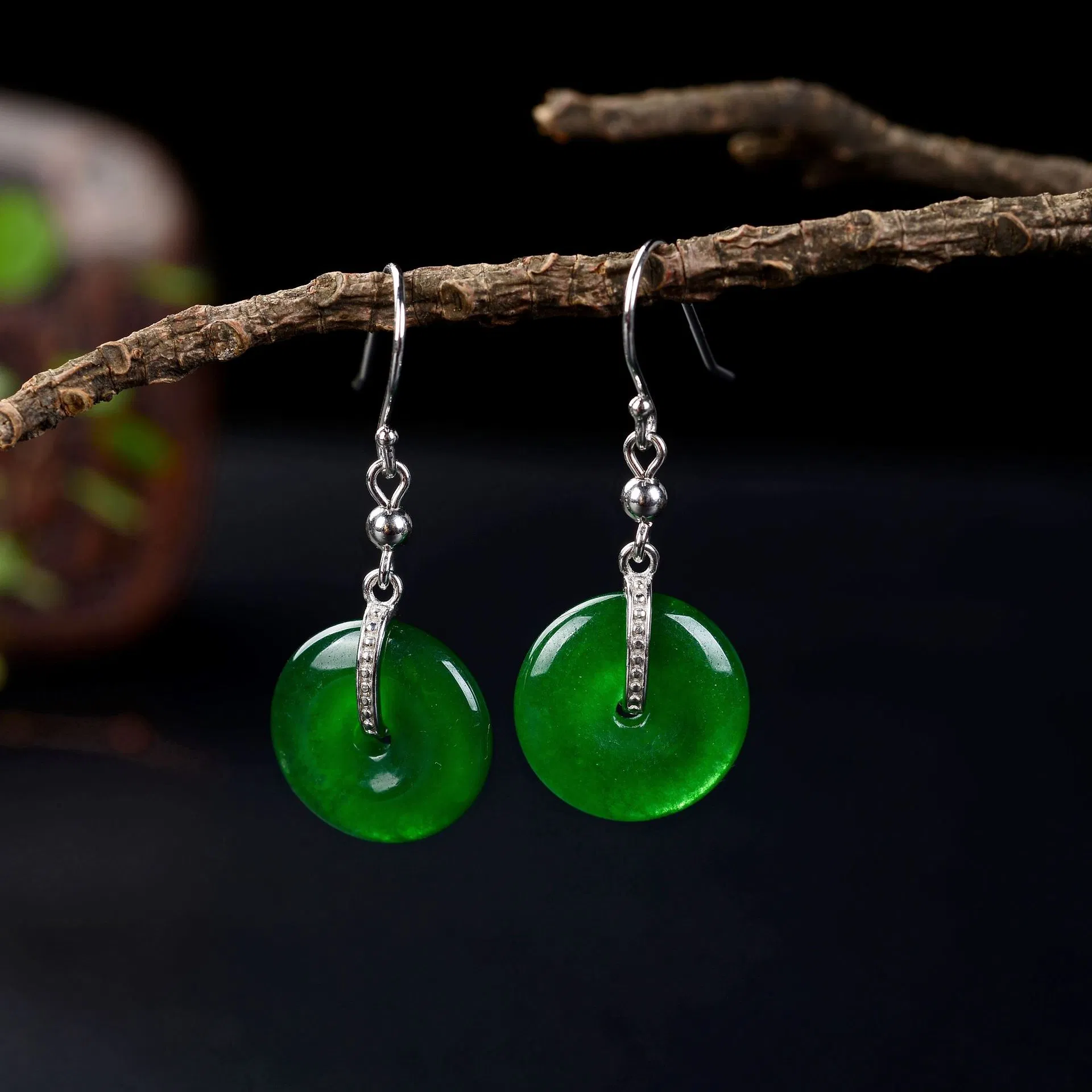 S925 Sterling Silber Ethnischer Stil Ohrringe Sicherheit Knopf Jade lange klassische Ohrringe