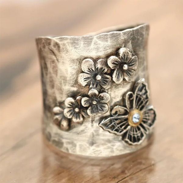Einfacher breiter Schmetterlingsblume Rhinestone-Embedded Ring
