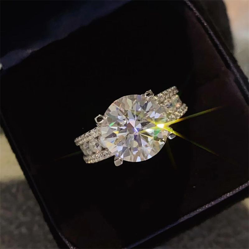 5 Karat Moissanite Acht Herzen und acht Scheren voll Diamant Ring