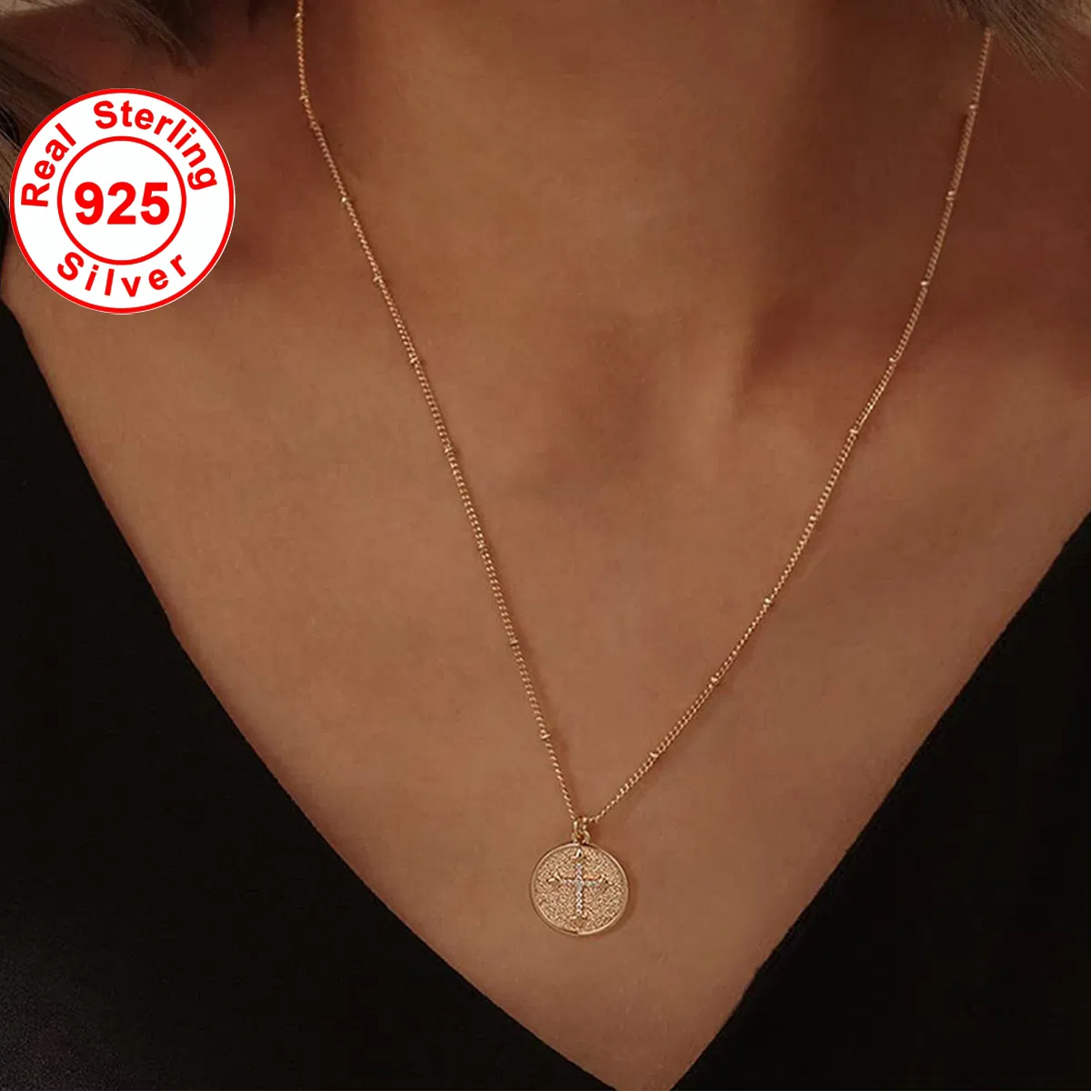 Ein 925 Sterling Silber, eine beliebte und einfache rund Kreuz Anhänger Halskette mit runder Medaille mit 18 Karat Gold, geeignet für tägliche Trage und Partys, Valentinstag, Weihnachten und andere Feiertage Geschenke,