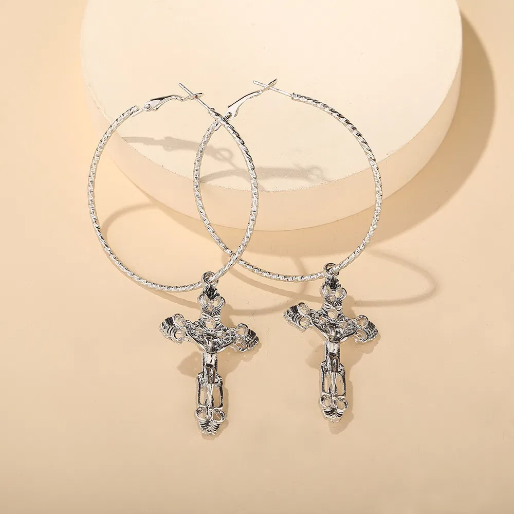 Europäischer und amerikanischer Stil beliebter Trendy Nachtclub neue personalisierte Metall Ohrringe kalter Stil Street Cross Ohrringe Big Ring