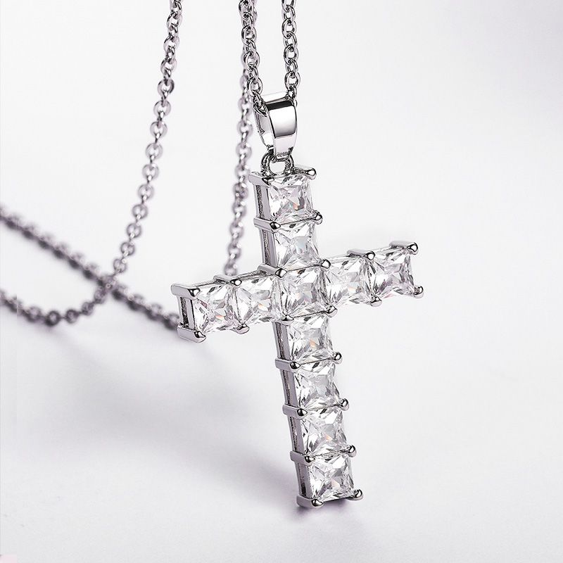 Huitan Hot Sale Weibliche Kreuz Halskette Eingezogen Weiß / Rosa Kubik Zirkonia Modisch vielseitige Frauen Halskette für Party-Schmuck