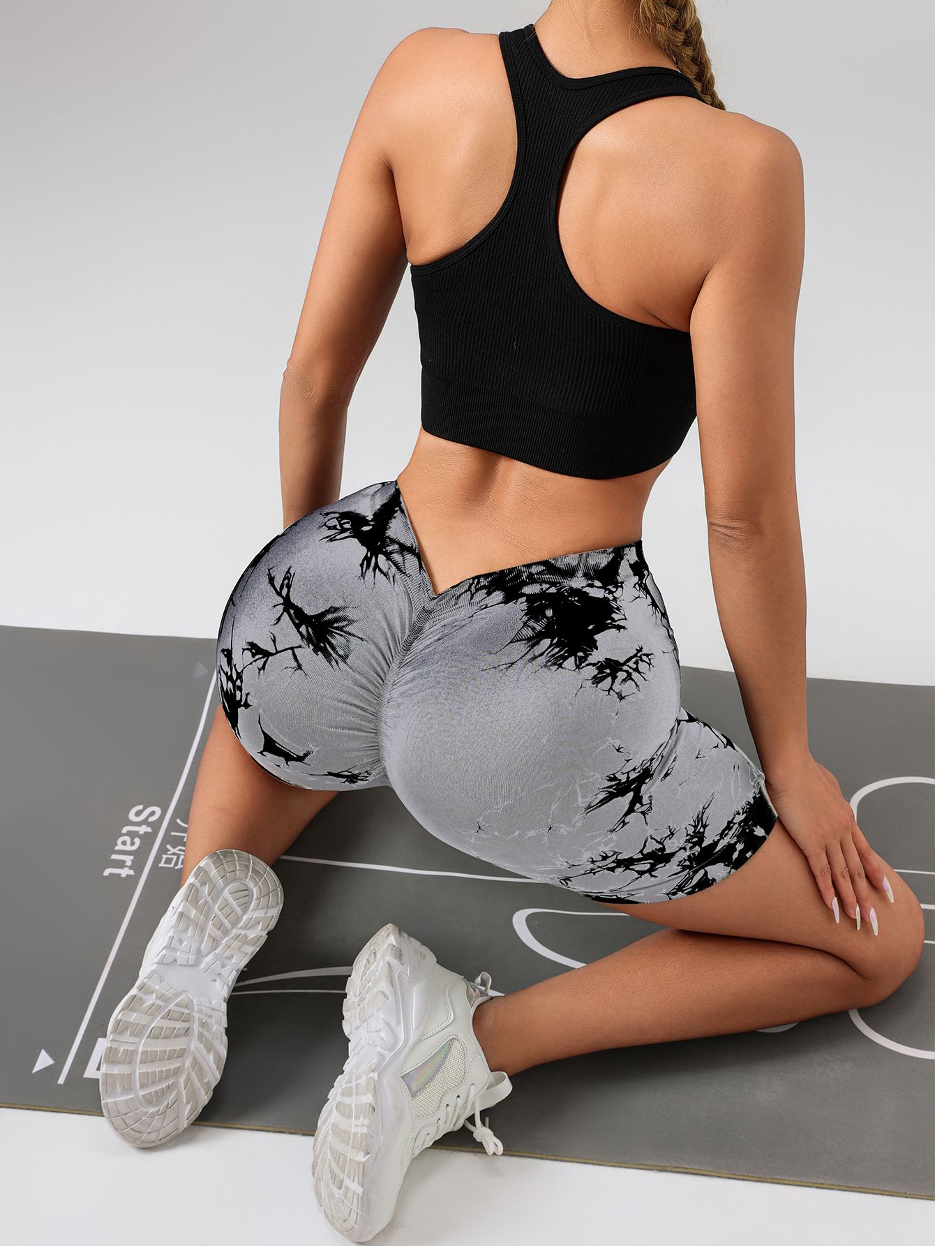 2 Pack Damen Krawatte Färbung High Waist V-Back Scrunch Yoga Shorts, Peach Lift Nahtlose Sport Athletic Shorts mit Stretch-Gefühl, Fitness Workout Bottom