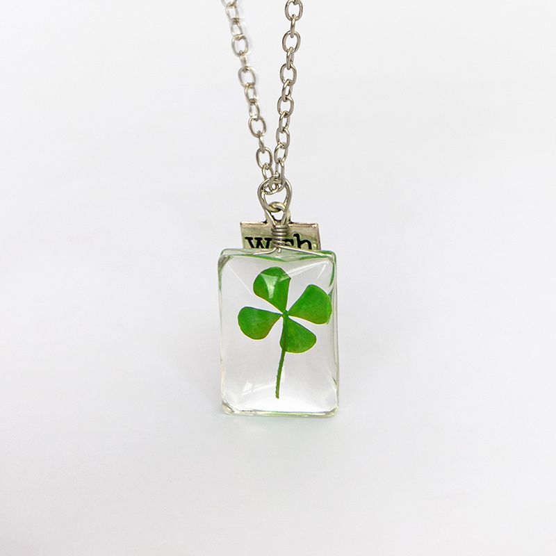 Botanisches Exemplar Vier Blatt Klee Quadrat Kette getrocknete Blumen Halskette Liebe und Glück Pflanzen Schmuck für Frauen Mädchen Geschenk