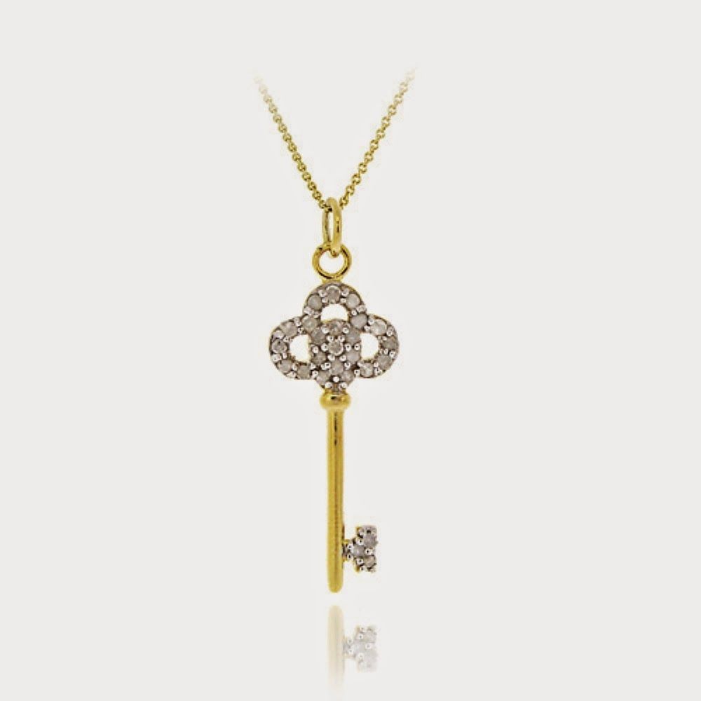 18 Karat Gold über Sterling Silber 1 / 4 Carat. TDW Designer inspiriert Crown Key Pendant