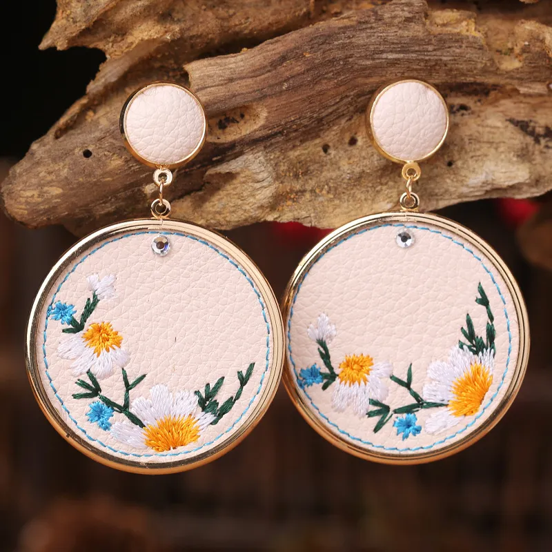 Frauen einfache Vintage Leder Bestickte Blumen Ohrringe