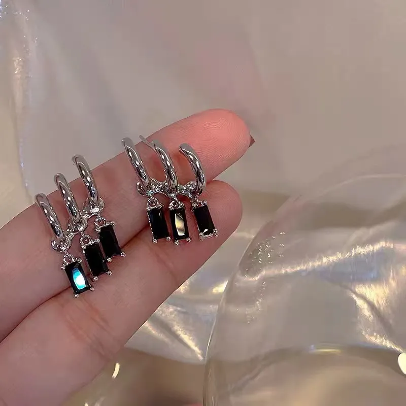 Dunkle Zircon Stud Ohrringe weiblich süß cool heißes Mädchen kalter Wind Nische Design personalisierte Ohrringe