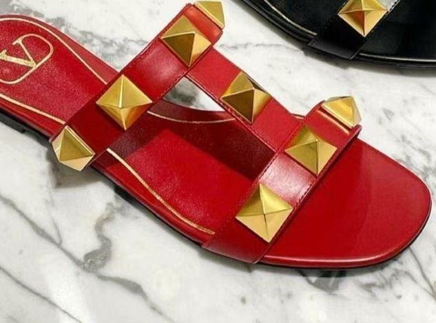 Frauen Design Stud Slide Sandal verziert mit Maxi Studs